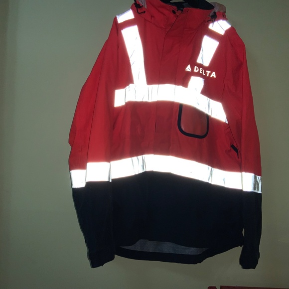 Delta Airlines Waterproof Hooded Reflective Jacket Size M Toll (by Lands End) - Picture 6 of 16
